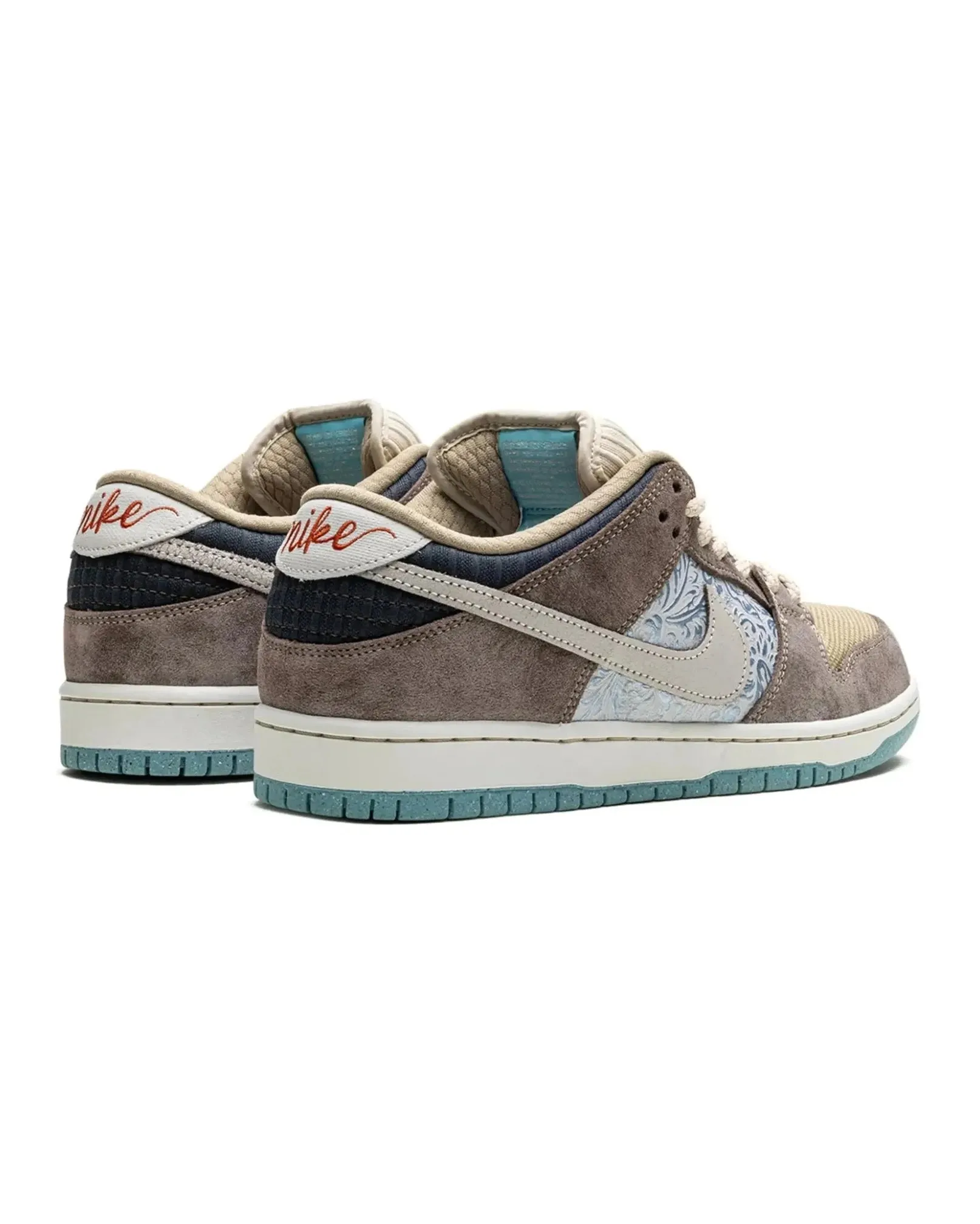 Nike SB Dunk Low Big Money Savings Relaxed Step