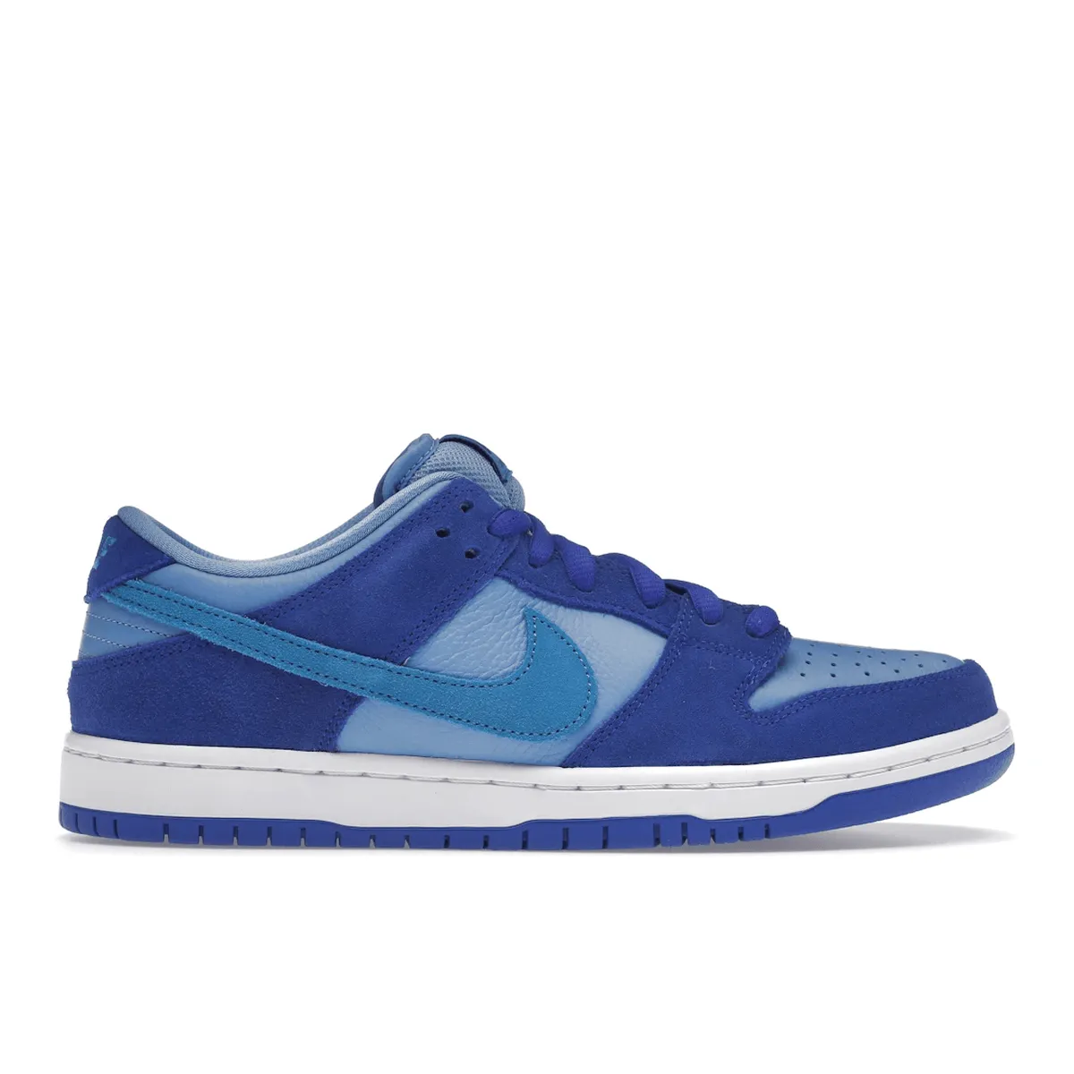 Fresh Look Streetwear Look Nike SB Dunk Low Blue Raspberry
