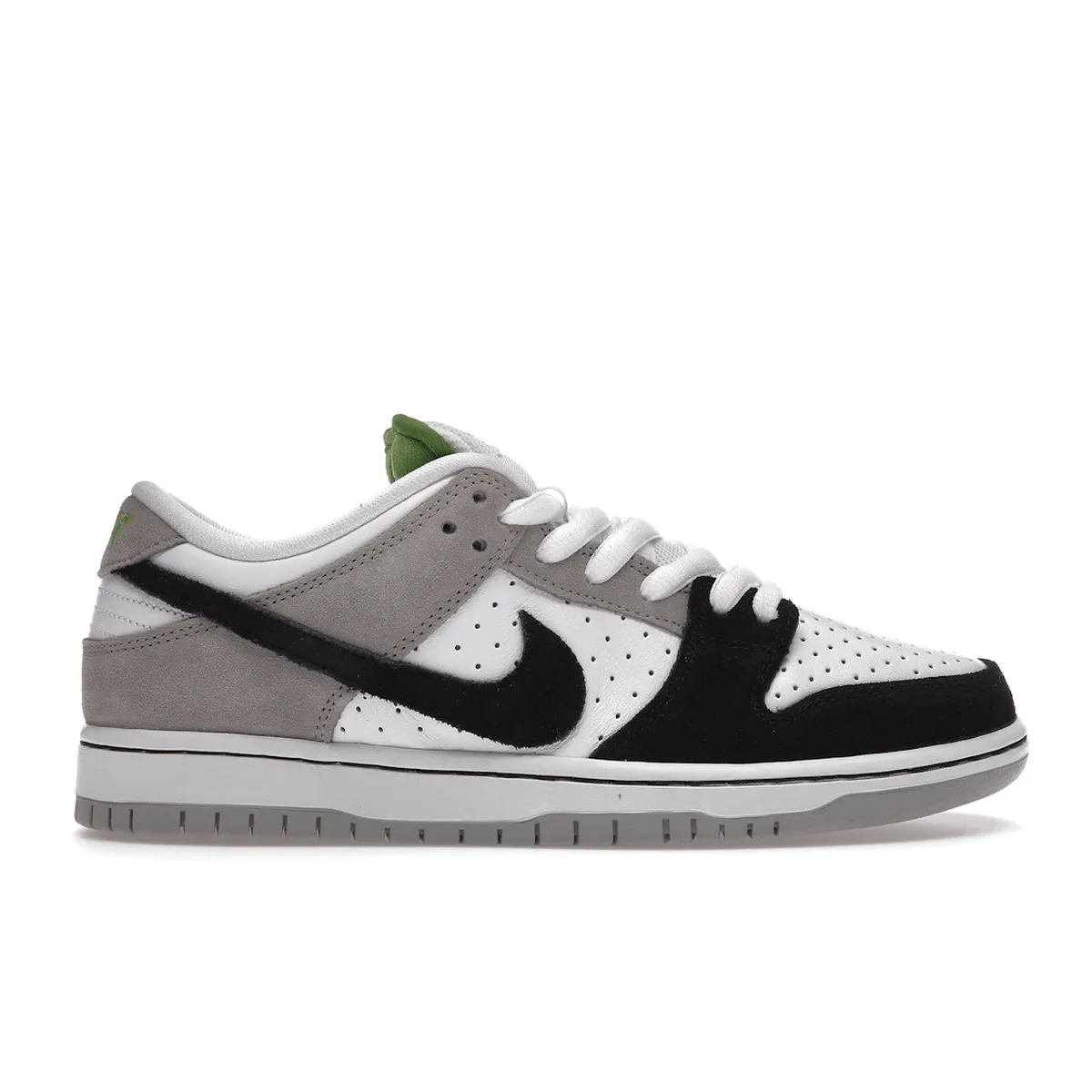 Trail Walk City Snap Nike SB Dunk Low Chlorophyll