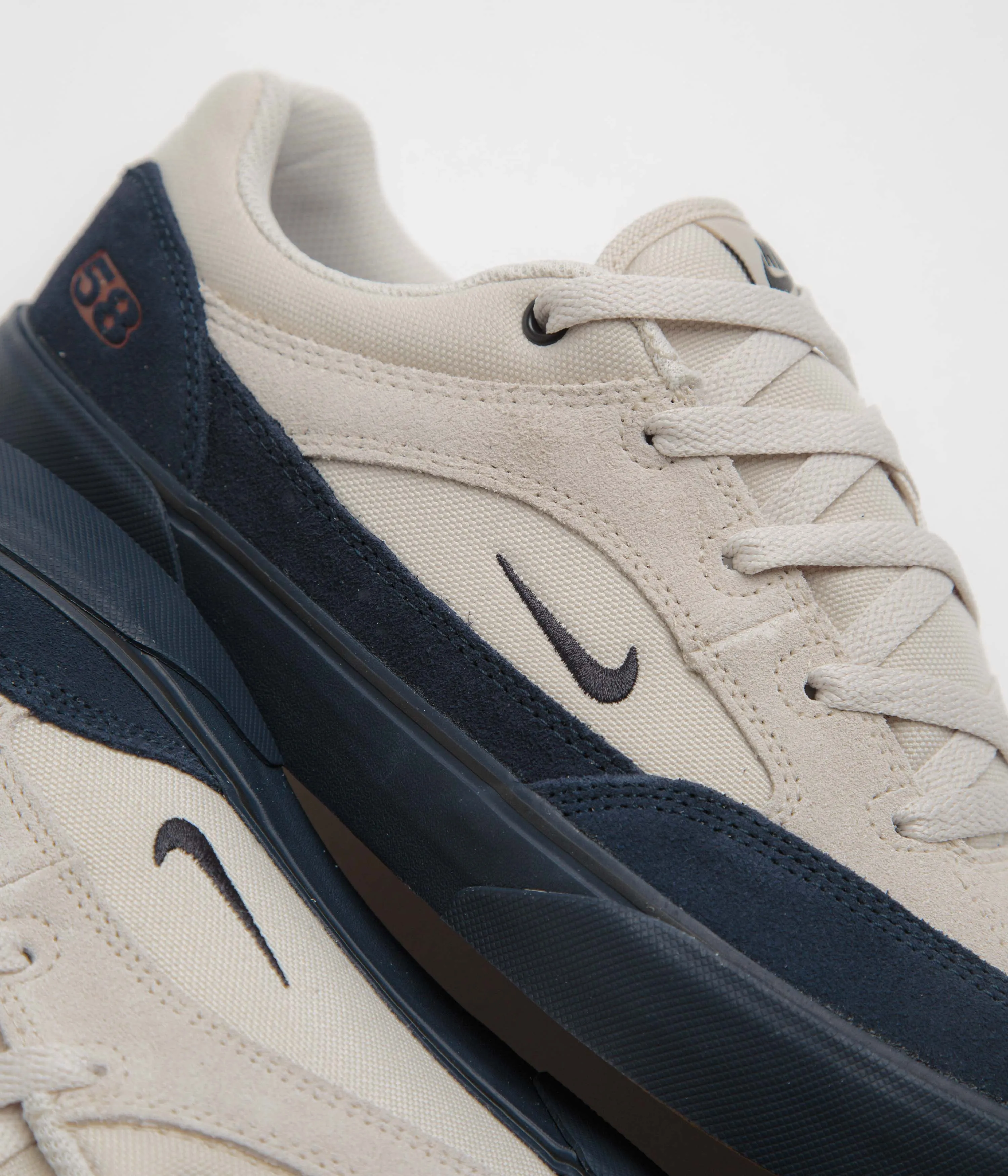 Nike SB Malor TE Shoes in Light Khaki and Black and Light Orewood Brown
