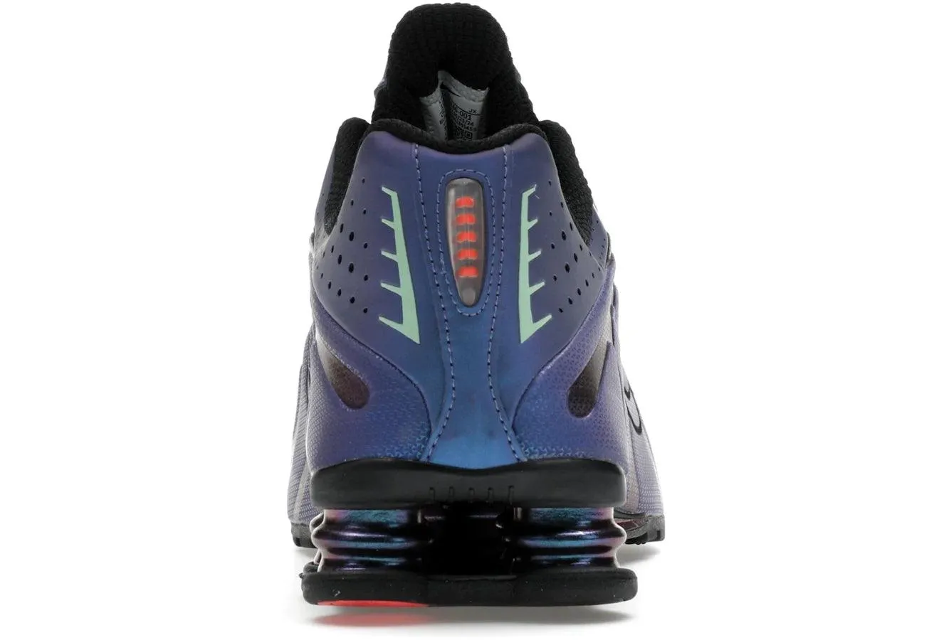 Nike Shox R4 Iridescent Moisture Management System Ability