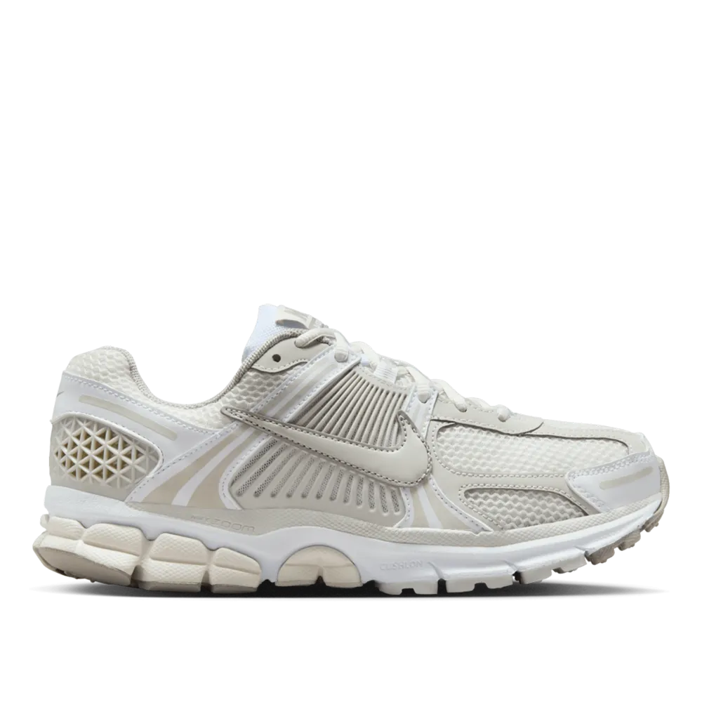 Nike Women's Zoom Vomero 5 Shoes classic-design