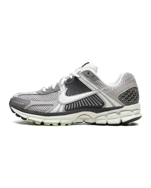 Nike Zoom Vomero 5 Cobblestone Flat Pewter running with a Velcro closure
