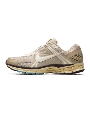running in snowy weather Nike Zoom Vomero 5 Oatmeal