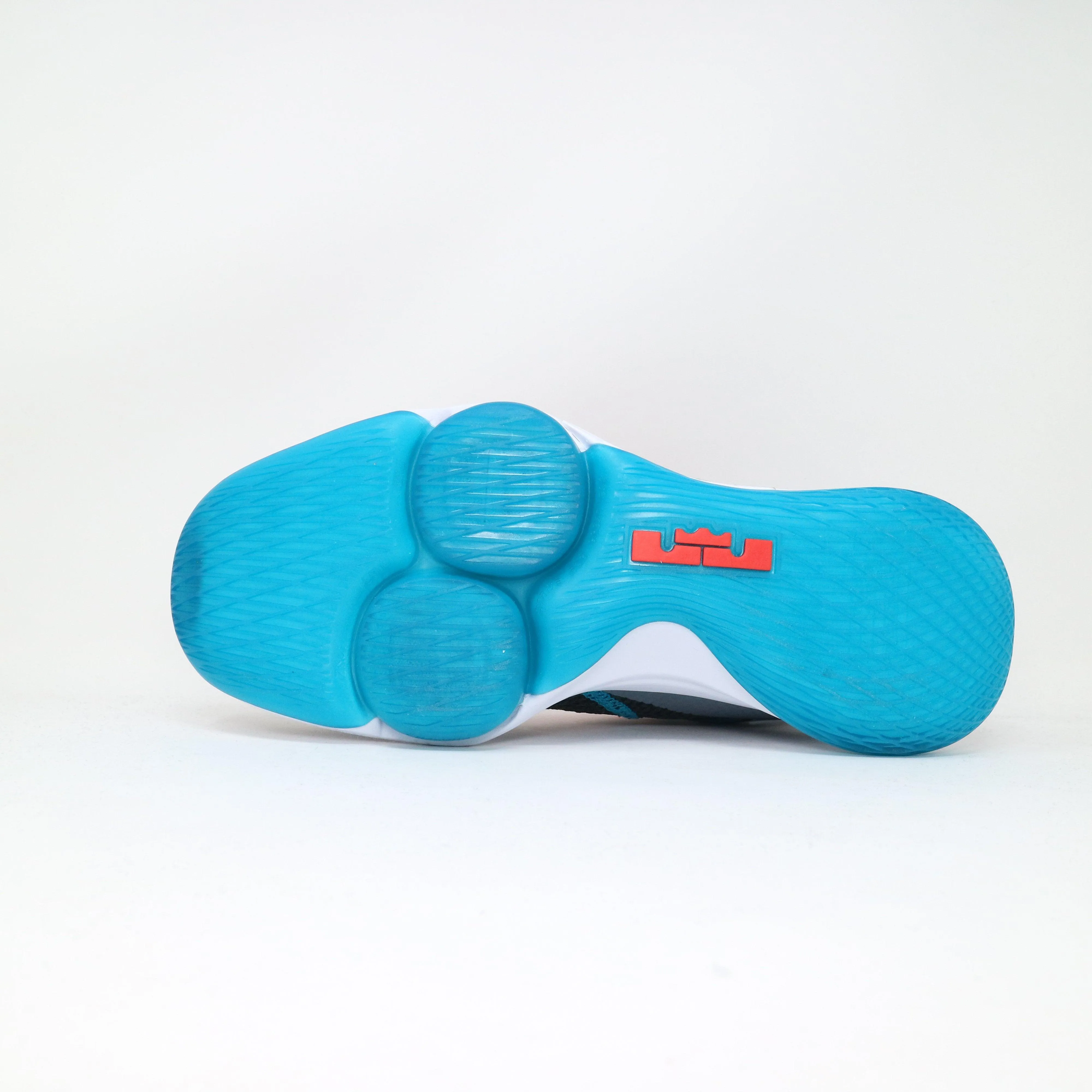 Punch-Hole Nike Lebron Witness IV - Red Carpet