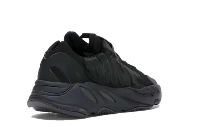 Quick - dart YZY Boost 700 MNVN Triple Black