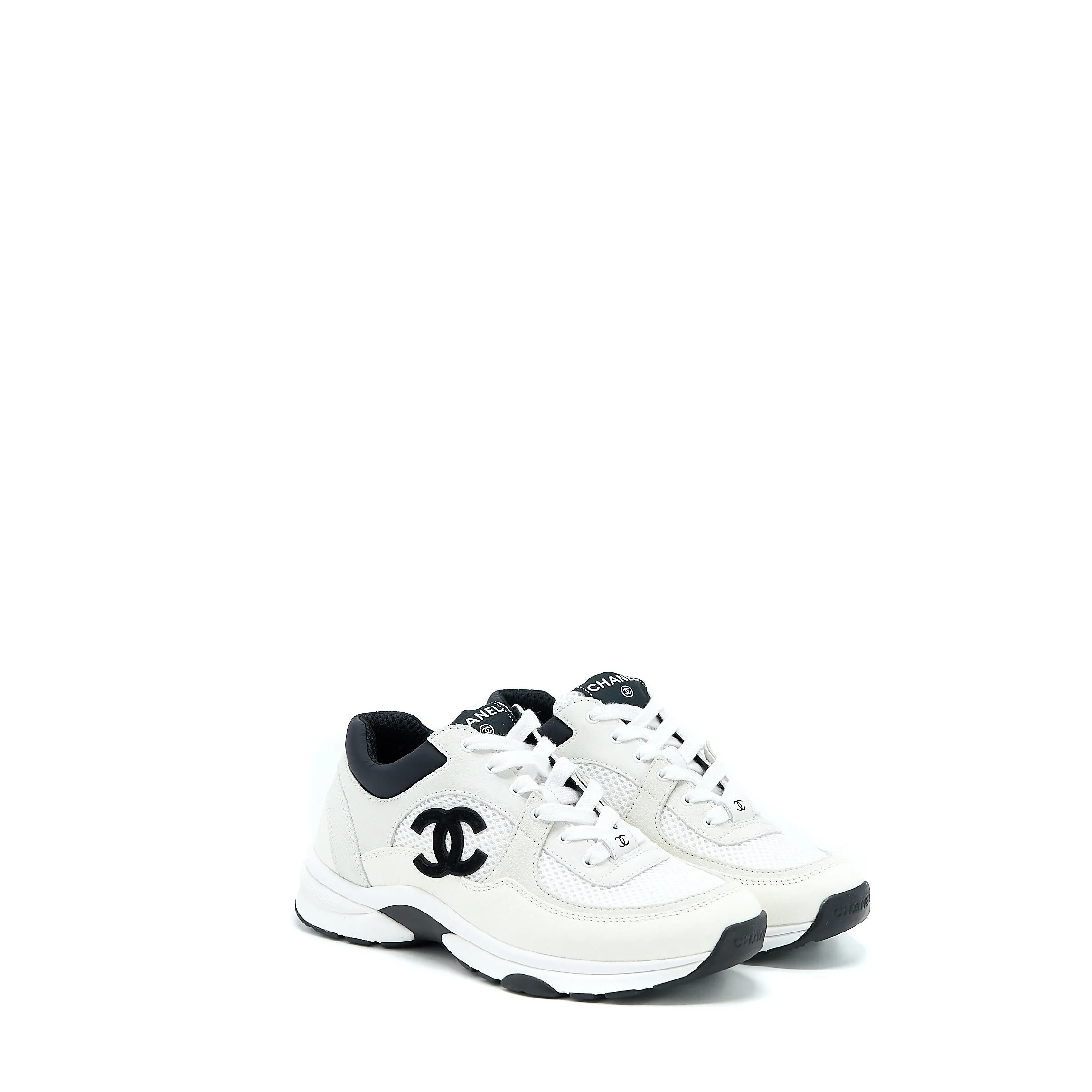 Reliable Grip Chanel Size 37 CC Logo Sneaker Calfskin/Suede Black/White