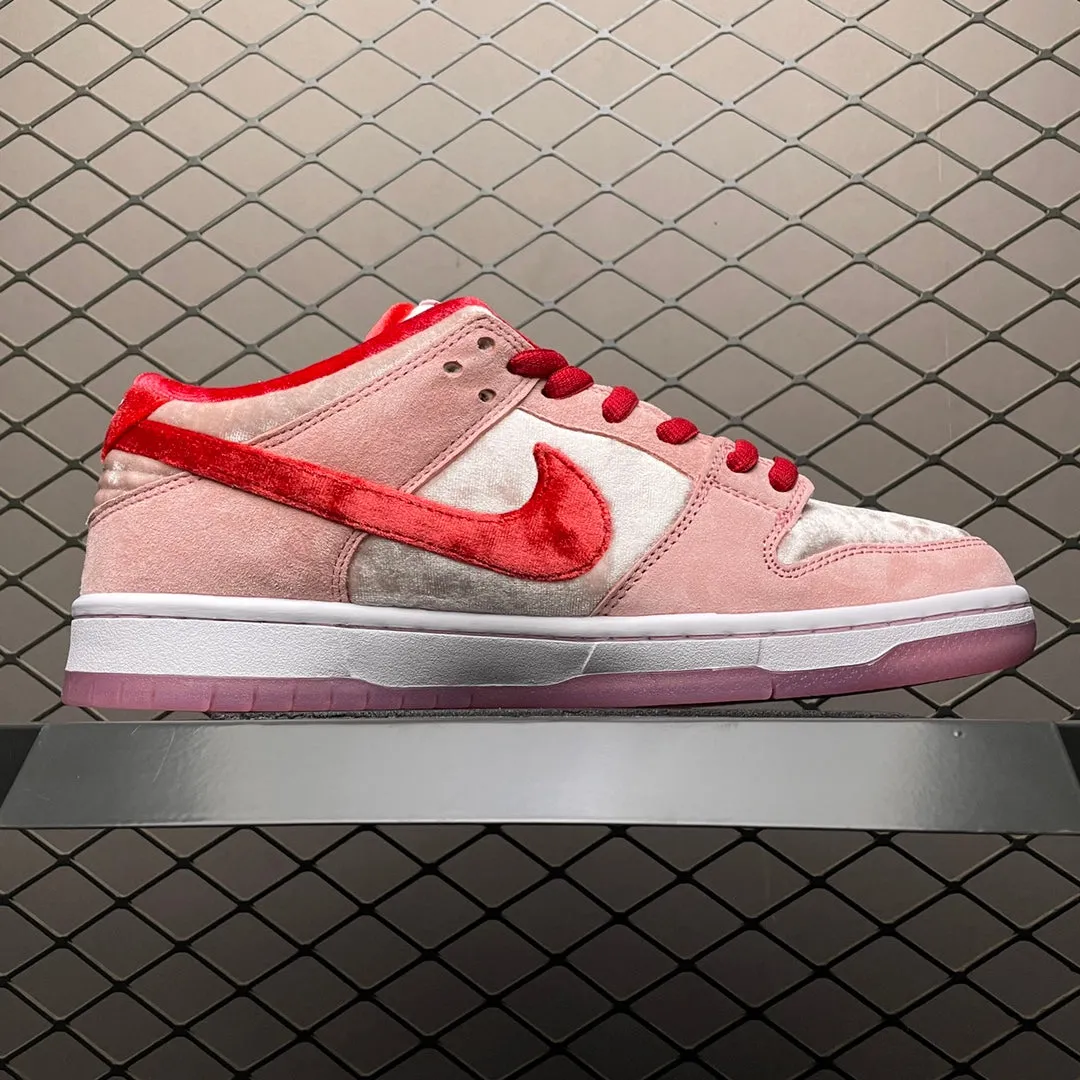 SB Dunk Low StrangeLove Skateboards Slip-resistant support