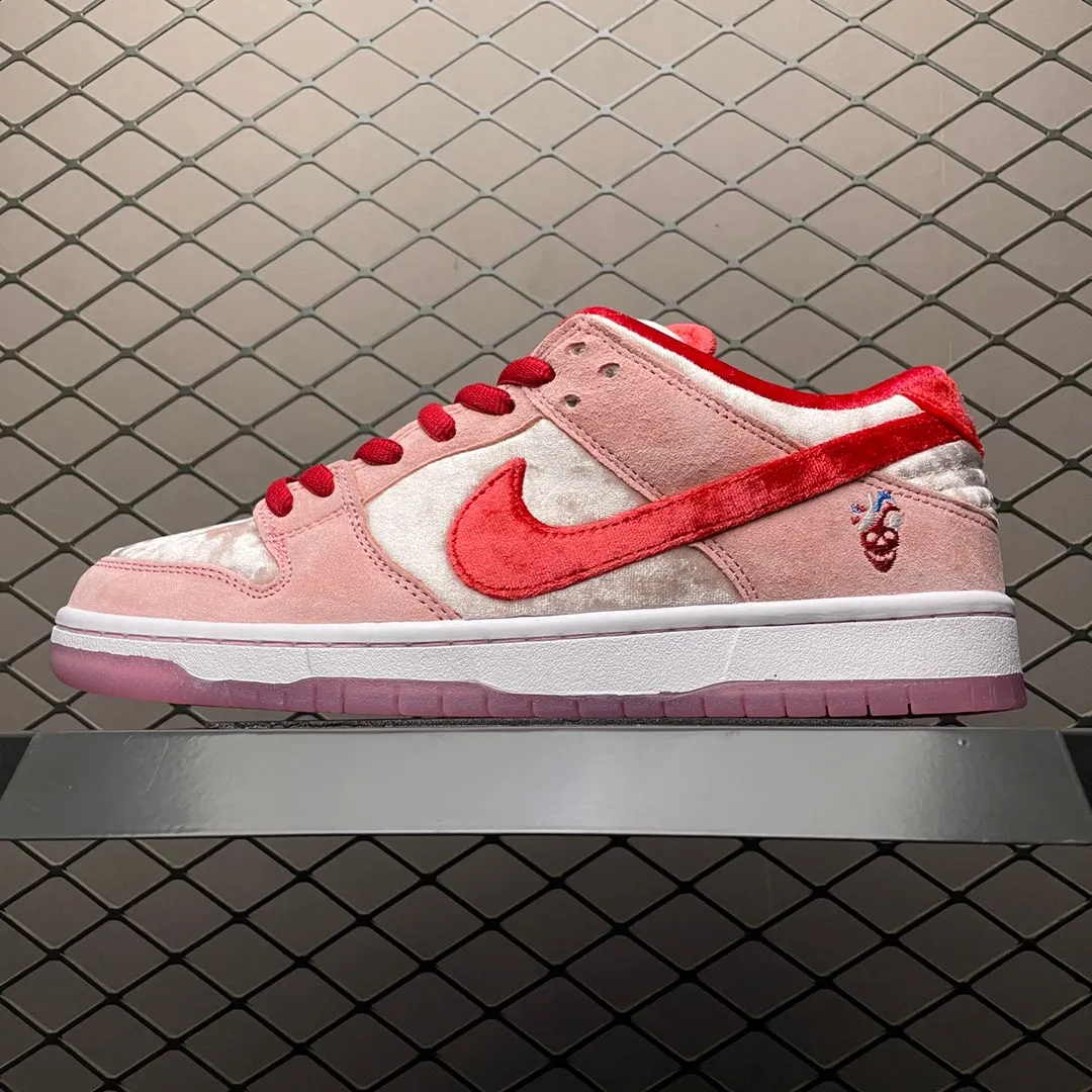 SB Dunk Low StrangeLove Skateboards Slip-resistant support