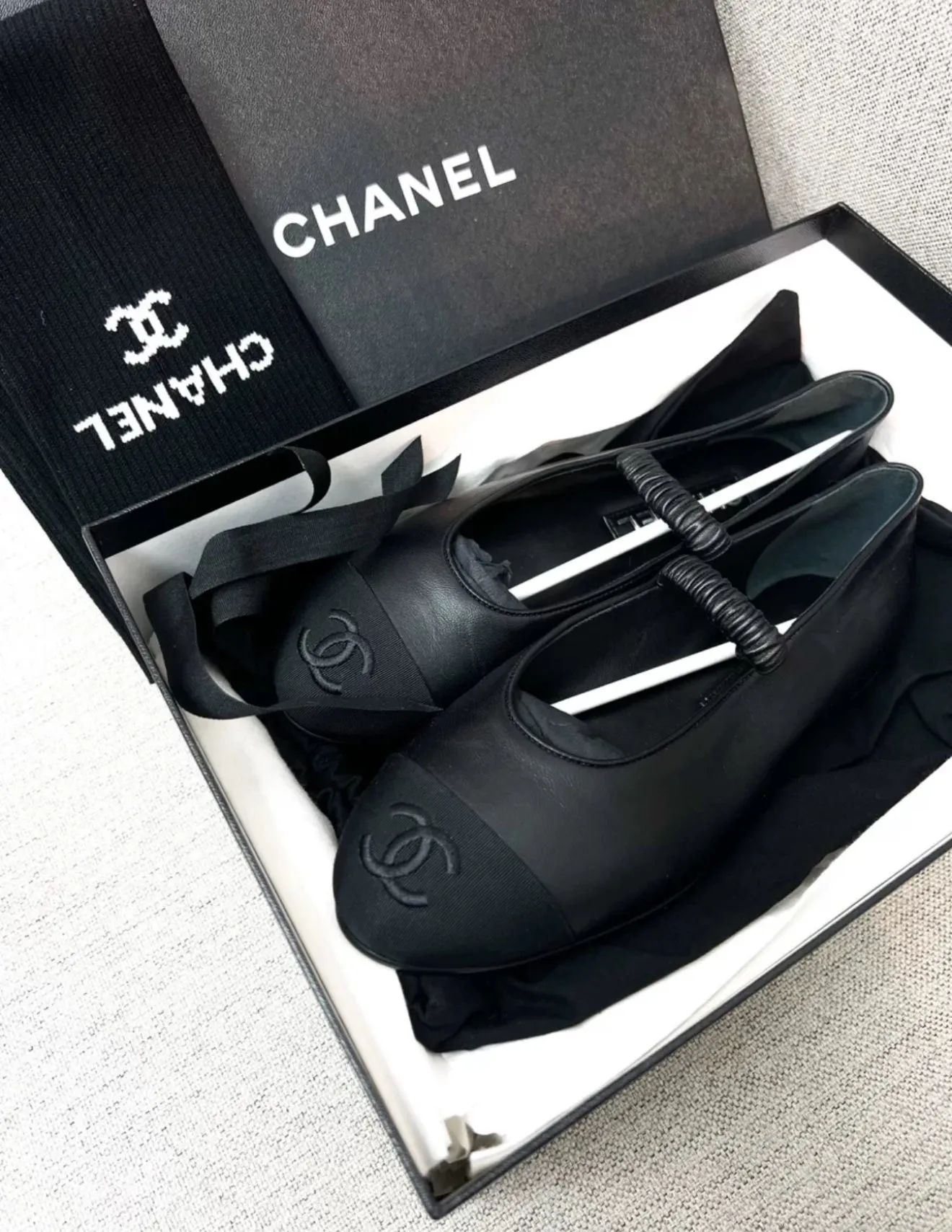 Shape memory Chanel 24c Mary Jane black leather ballet flats