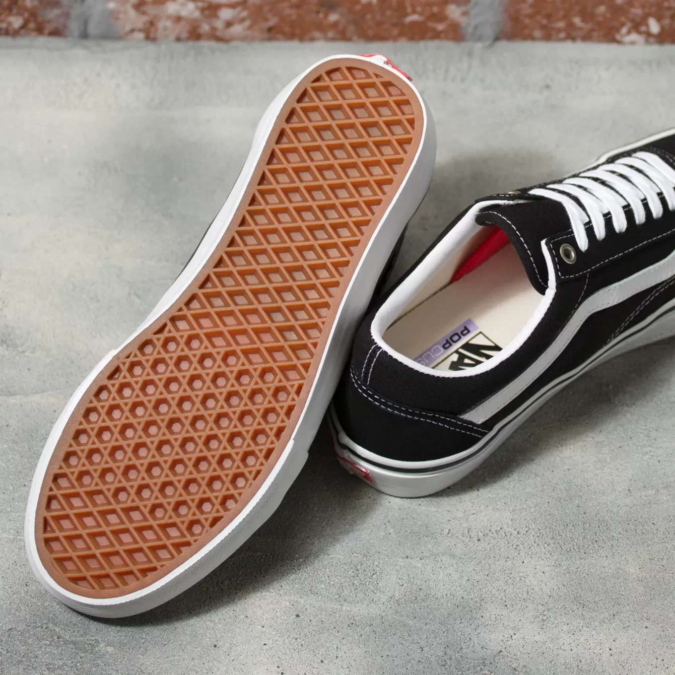 Signature flexibility Vans Skate Old Skool Shoe - Black/White