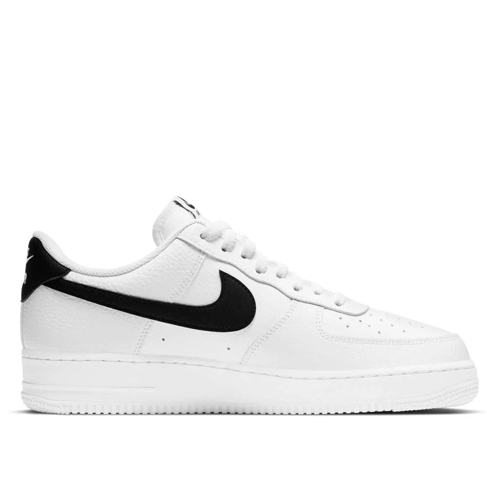 Sleek Motion Nike Men's Air Force 1 '07 Shoes