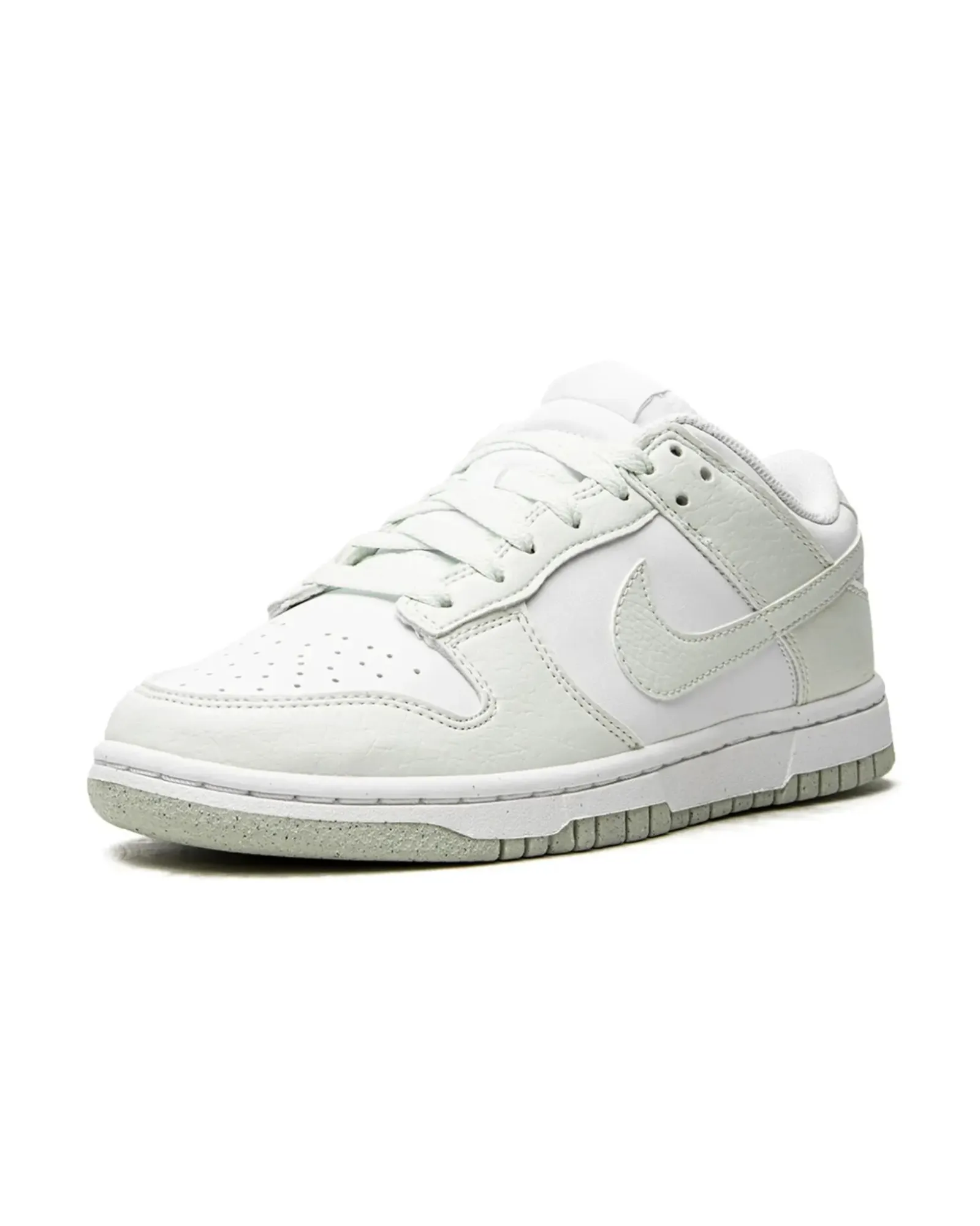 Sleek upper Nike Dunk Low Next Nature White Mint
