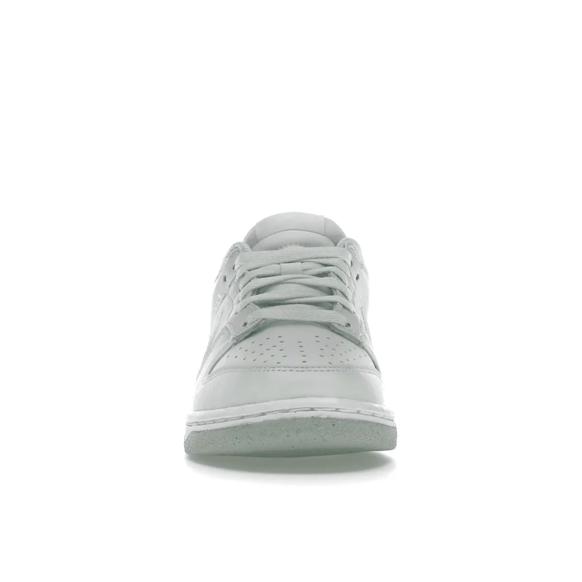 Sleek upper Nike Dunk Low Next Nature White Mint