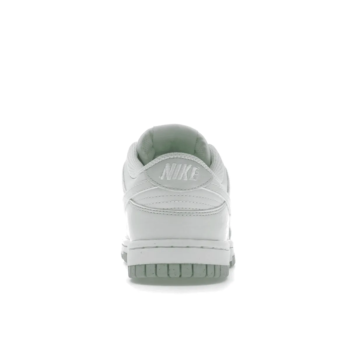 Sleek upper Nike Dunk Low Next Nature White Mint