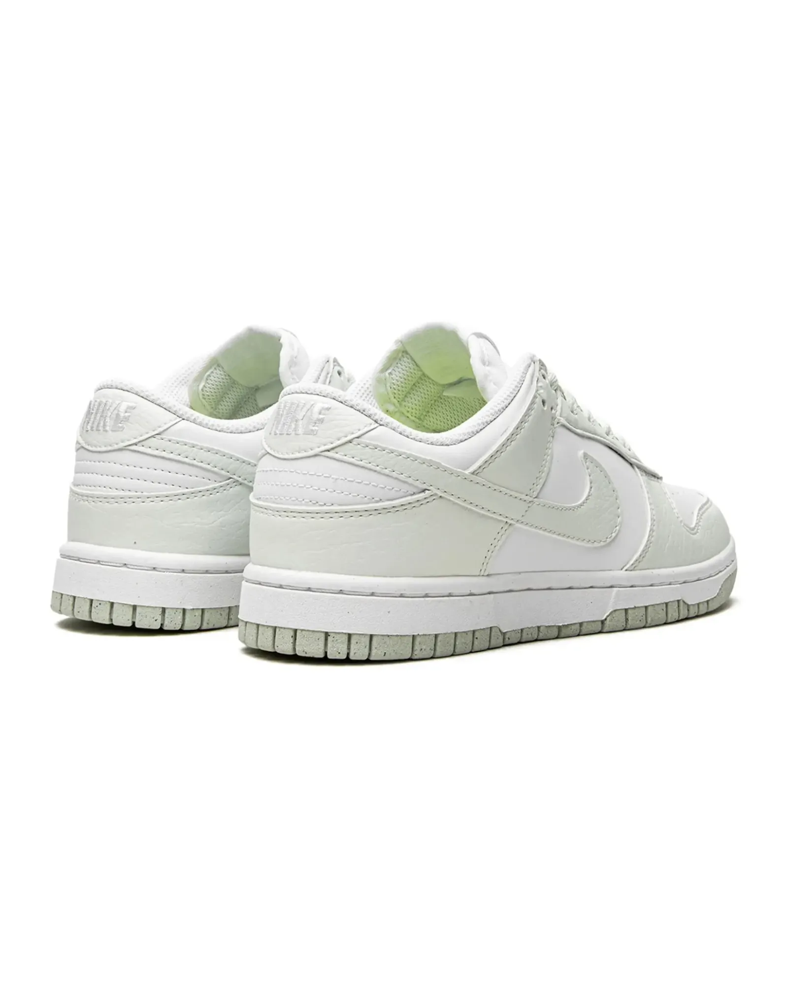 Sleek upper Nike Dunk Low Next Nature White Mint