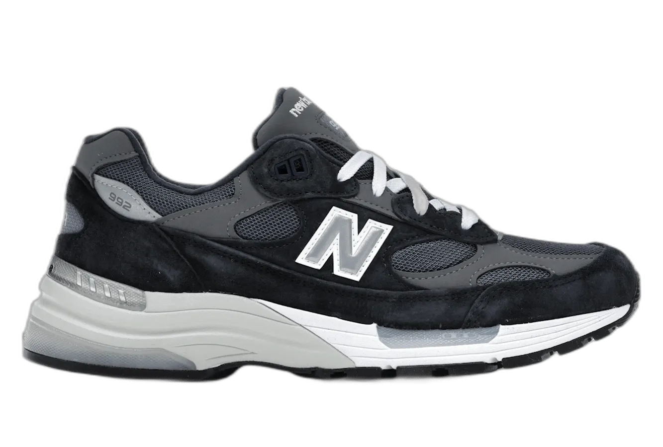 Sporty Appearance New Balance 992 Navy Grey
