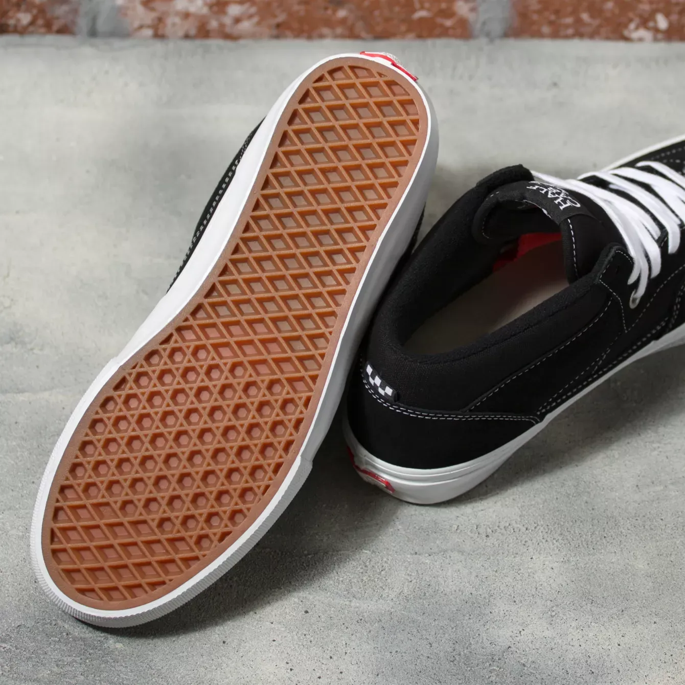 Step Secure Vans Skate Sk8-Hi Shoe - Black/White