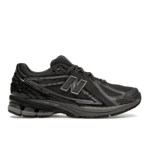 running with a backpack New Balance 1906R Magnet
