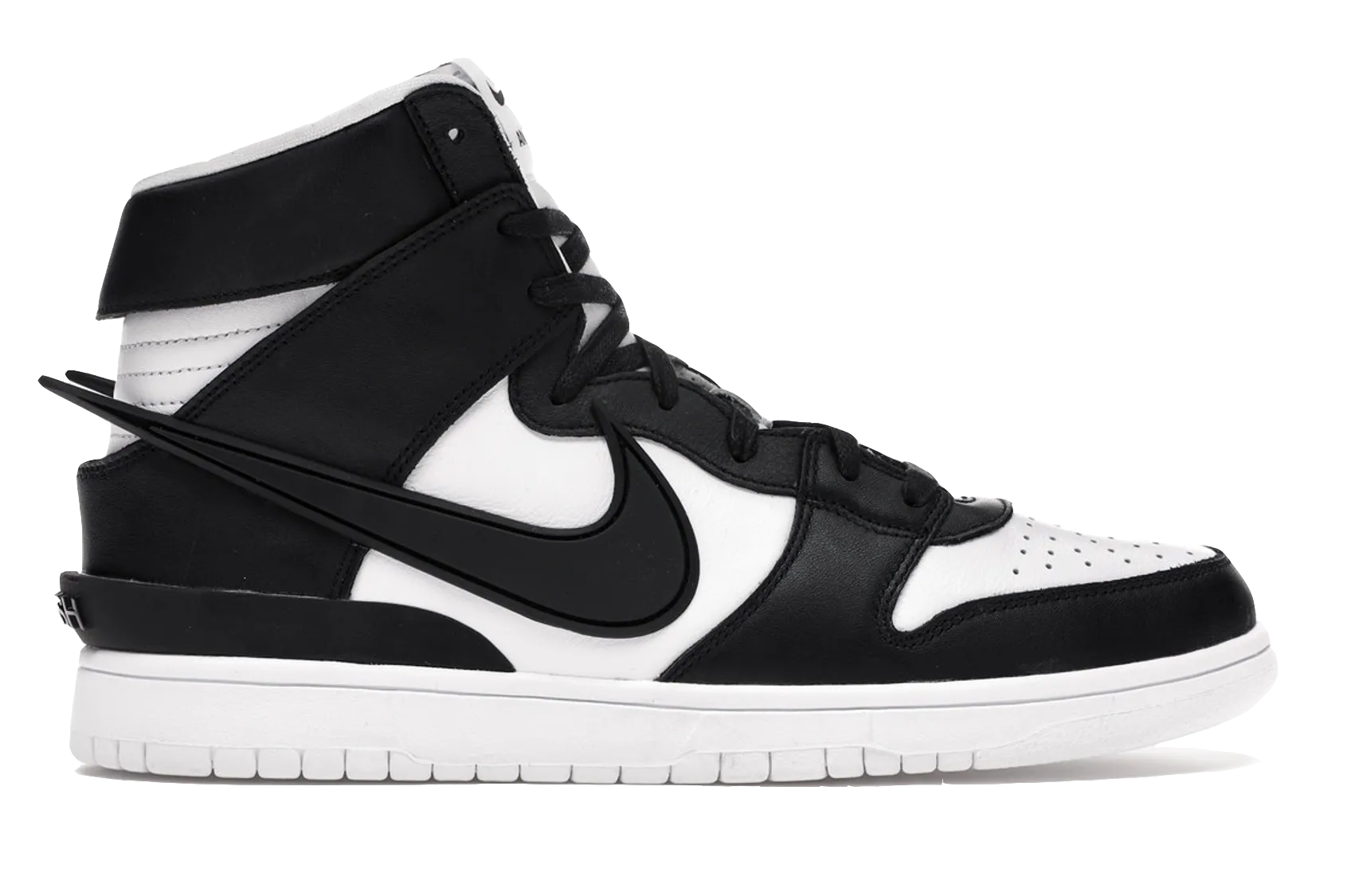 Relaxed Step Trail Performance Ambush Dunk High Black-White