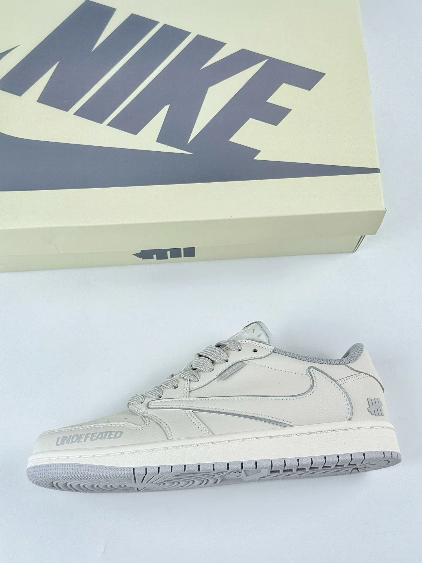 Trail Friendly Sole AJ 1 Low Travis Scott x UNDFTD Customs