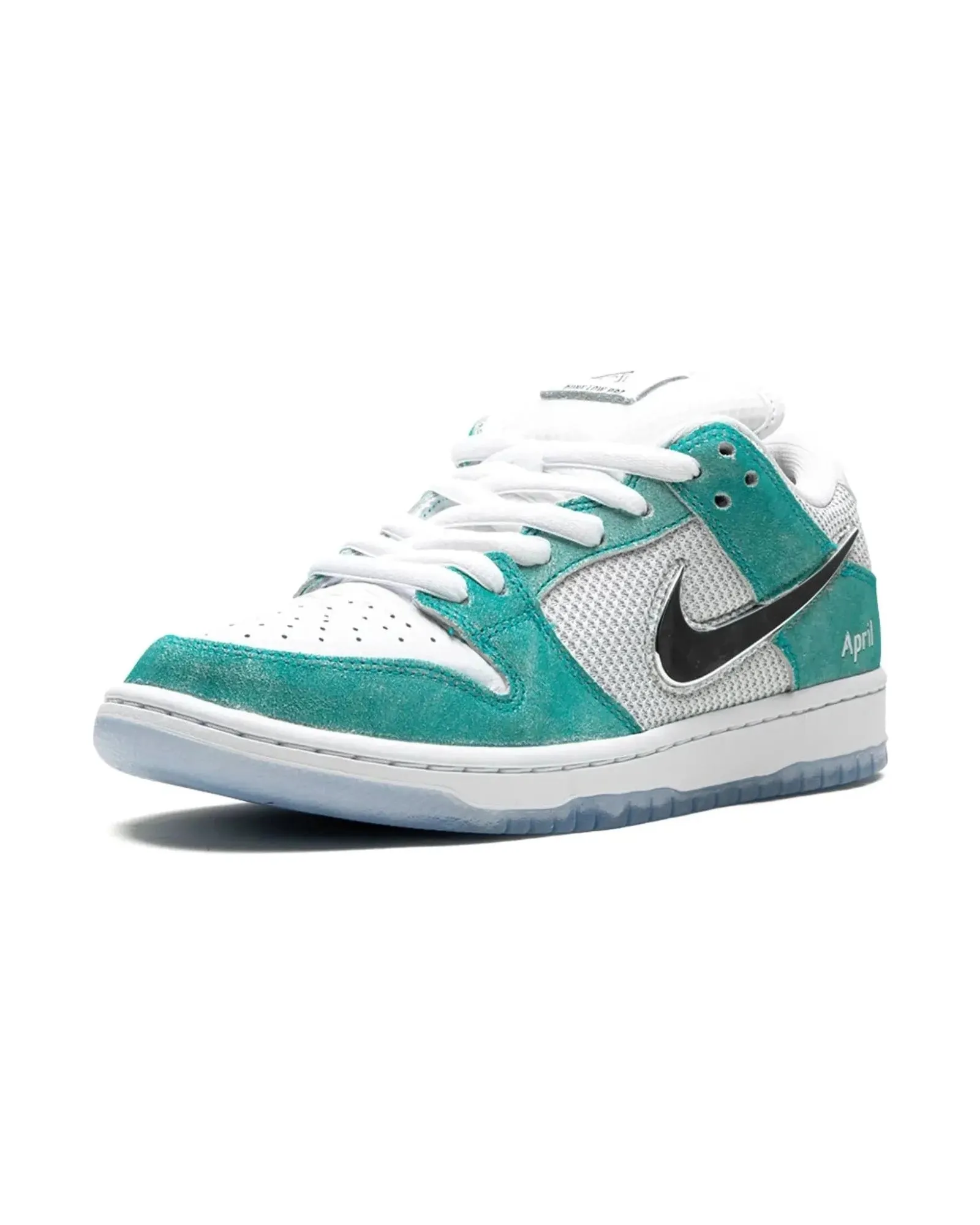 Travel Motion Nike SB Dunk Low April Skateboards