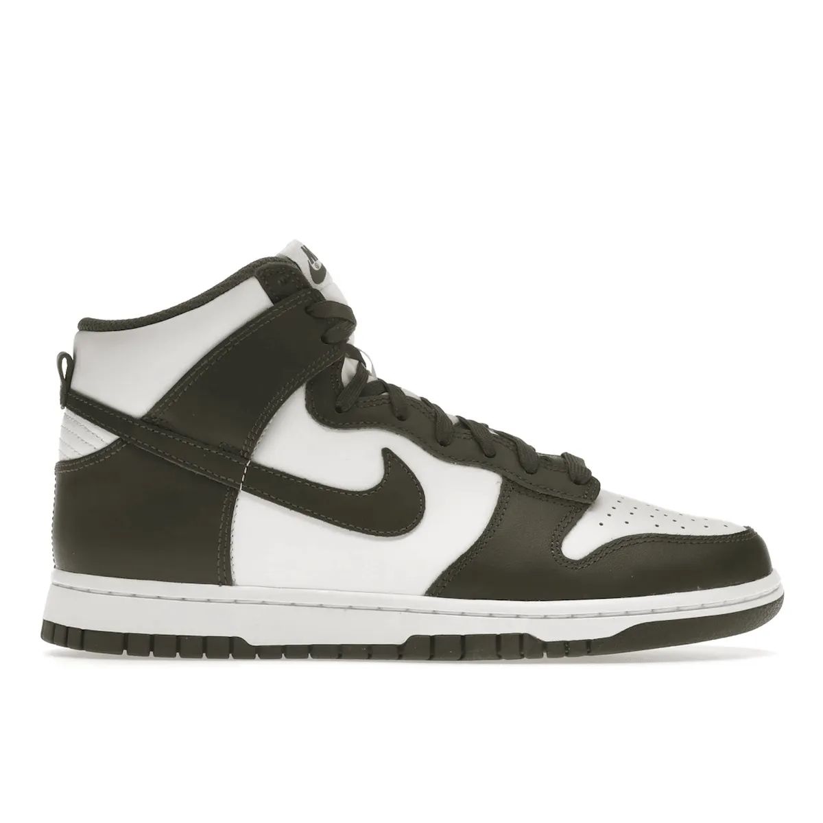 Travel Step-On Nike Dunk High Retro Cargo Khaki