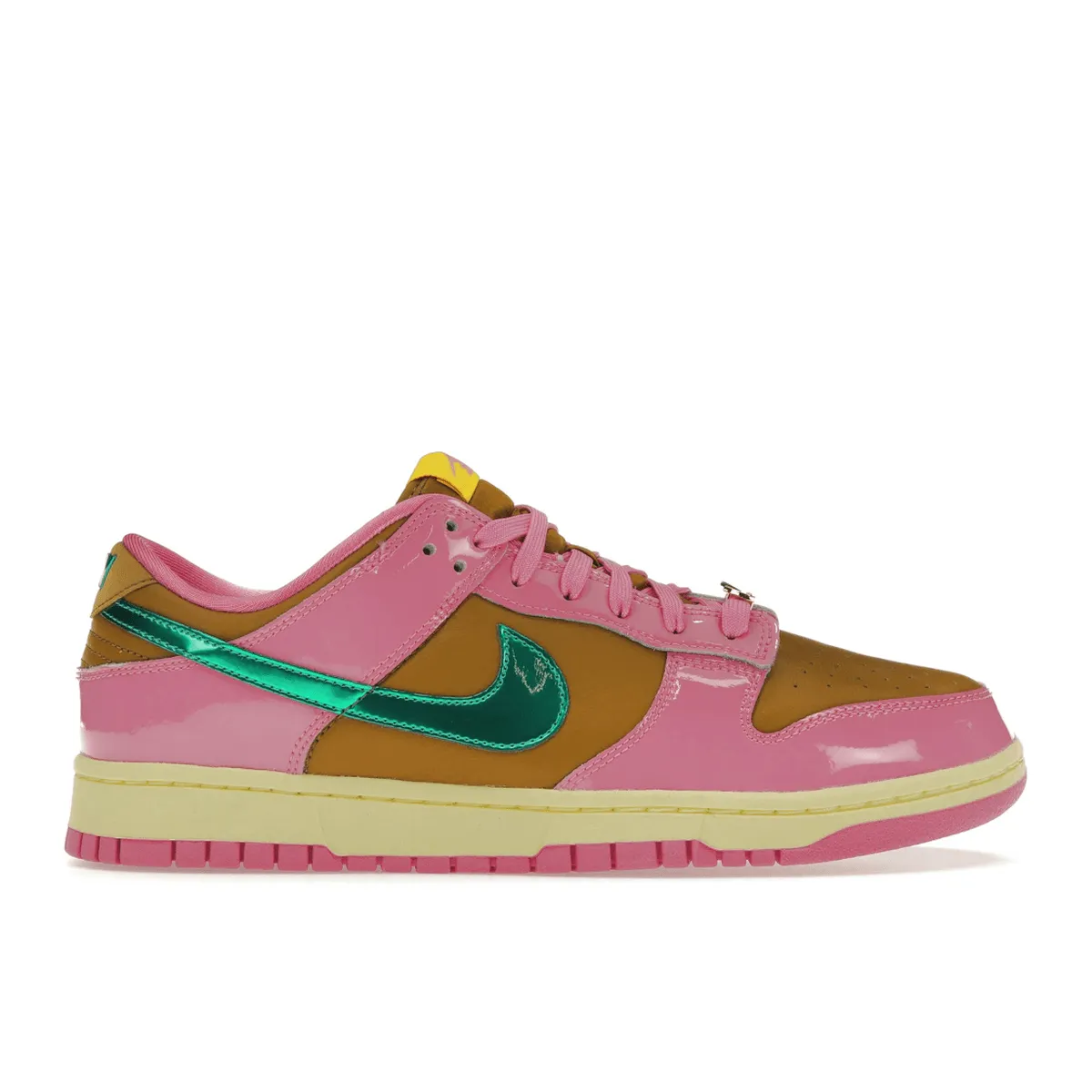 Travel Snap Unisex Design Nike Dunk Low QS Parris Goebel
