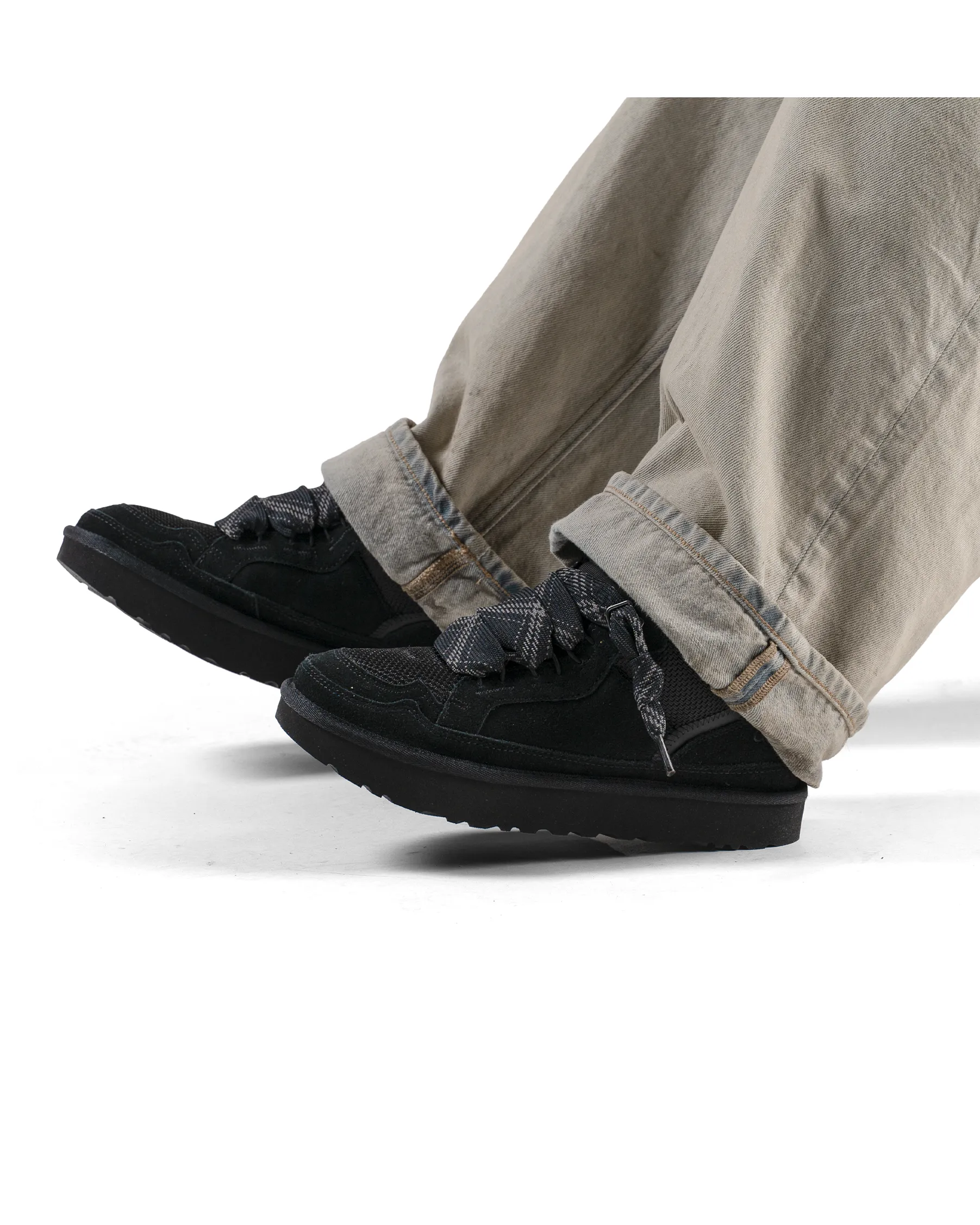 UGG Lowmel Black Odor Resistant