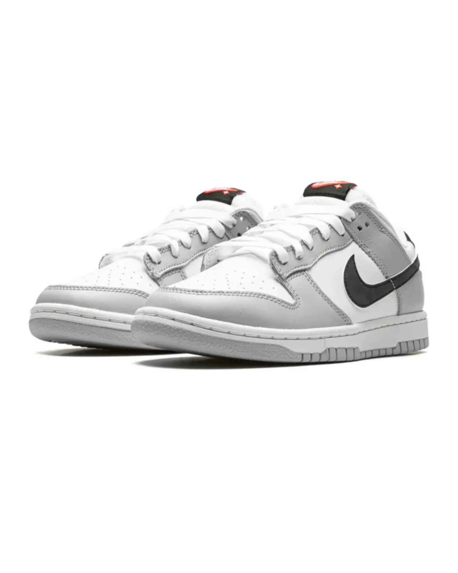 Urban Step Move Glide-Out Nike Dunk Low SE Jackpot