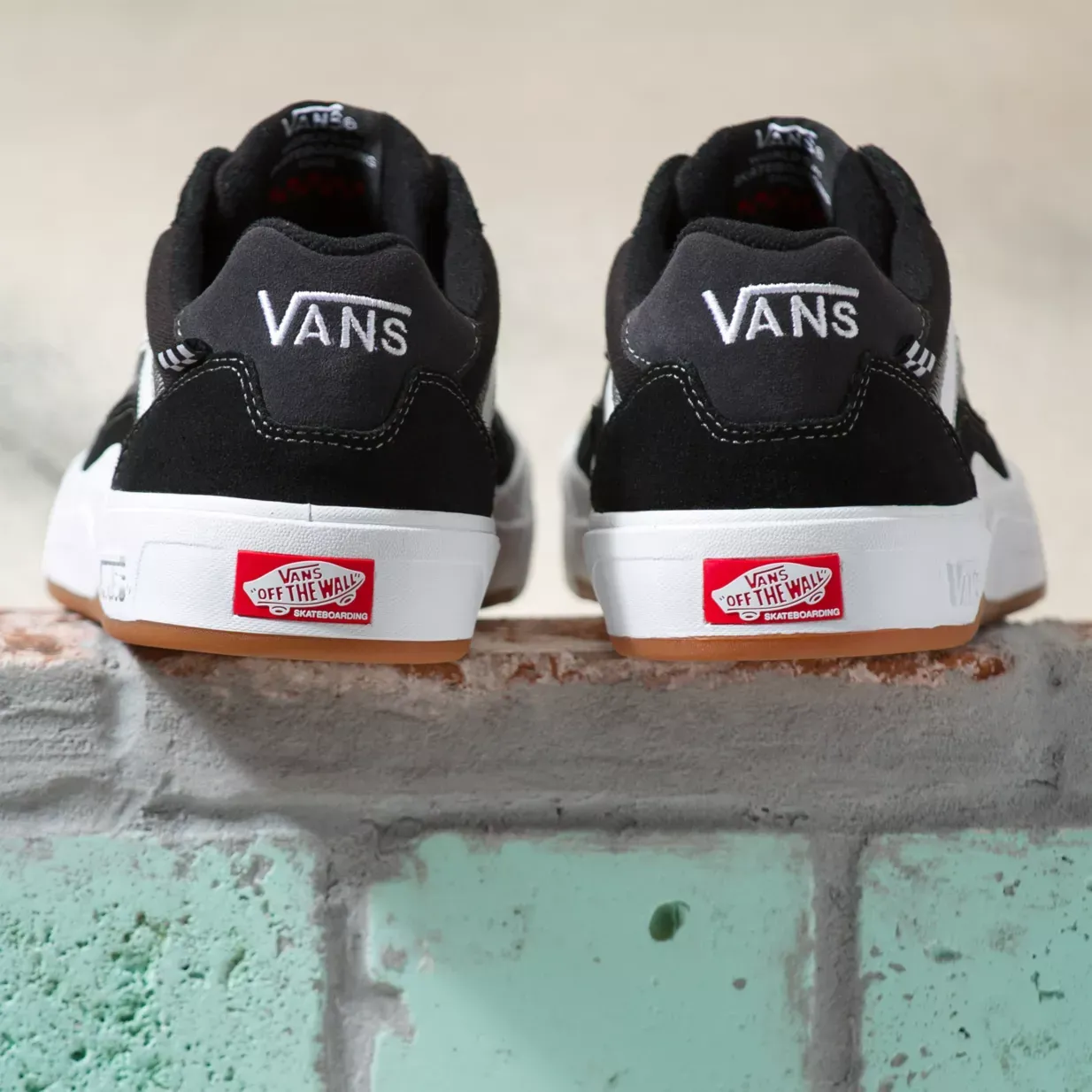 Vans Wayvee Shoe - Black/White Reliable flair