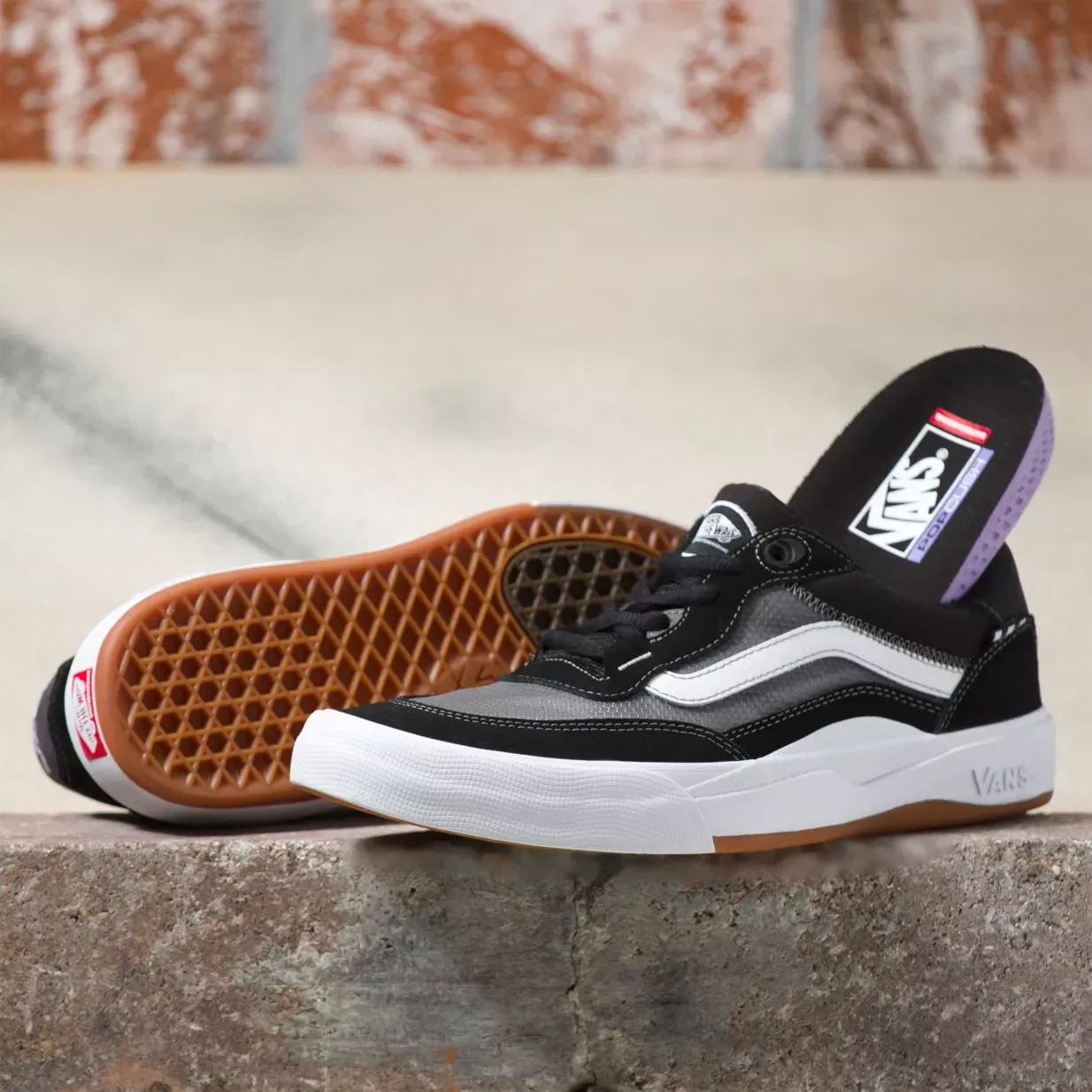 Vans Wayvee Shoe - Black/White Reliable flair