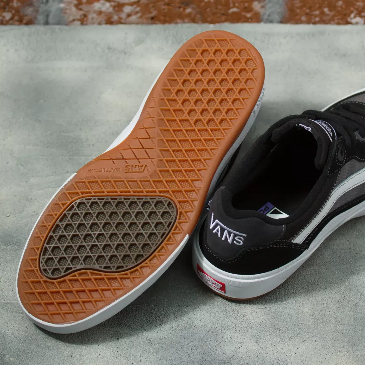 Vans Wayvee Shoe - Black/White Reliable flair