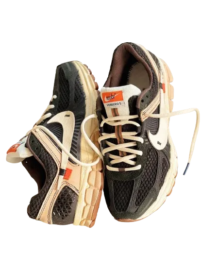 Vomero 5 x OW Black Customs Multipurpose lightweight - design