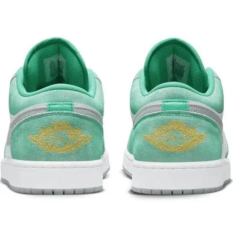Walk Light Step Nike Air Jordan 1 Low 'Emerald'