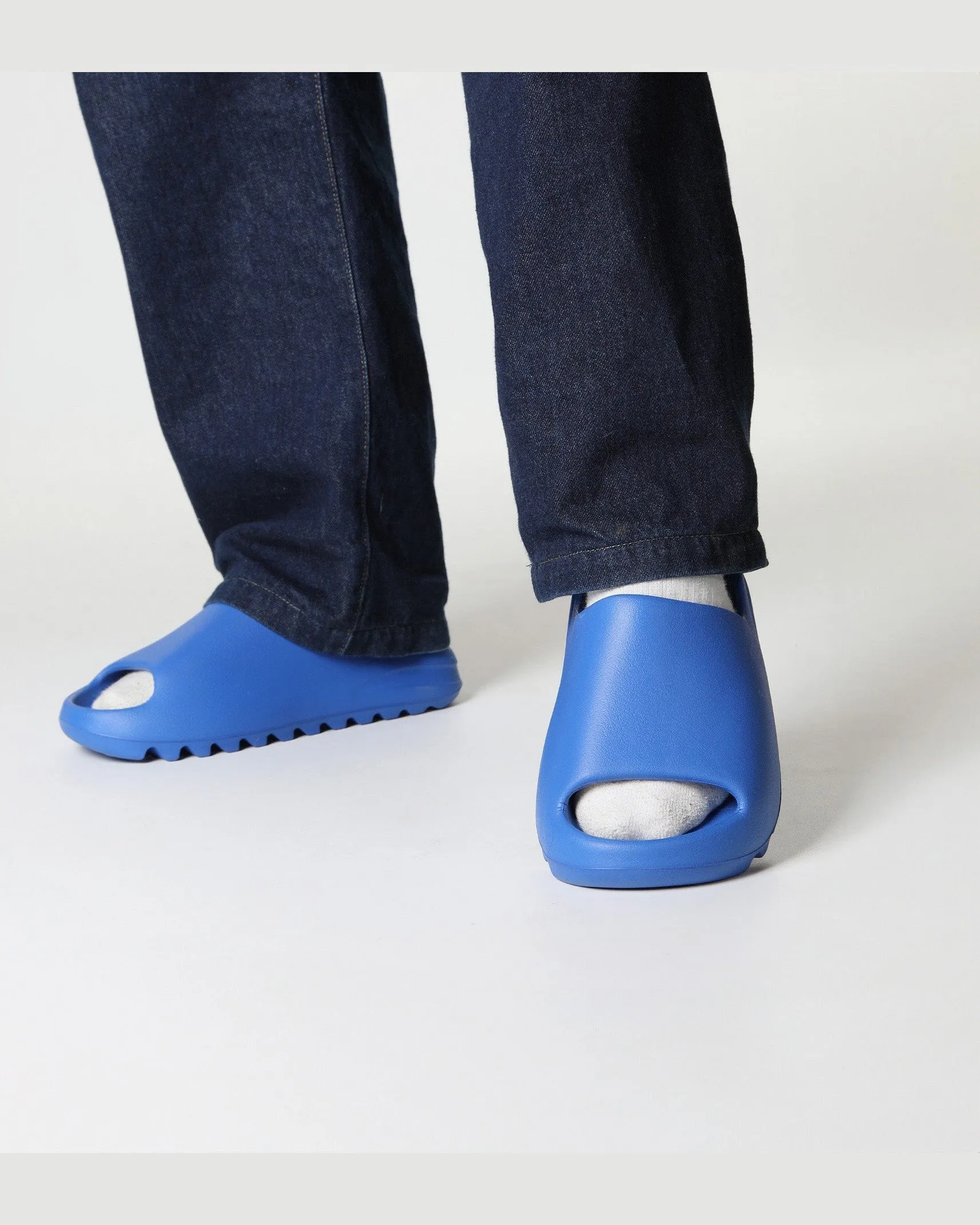 Water - resistant coating finish Yeezy Slide Azure