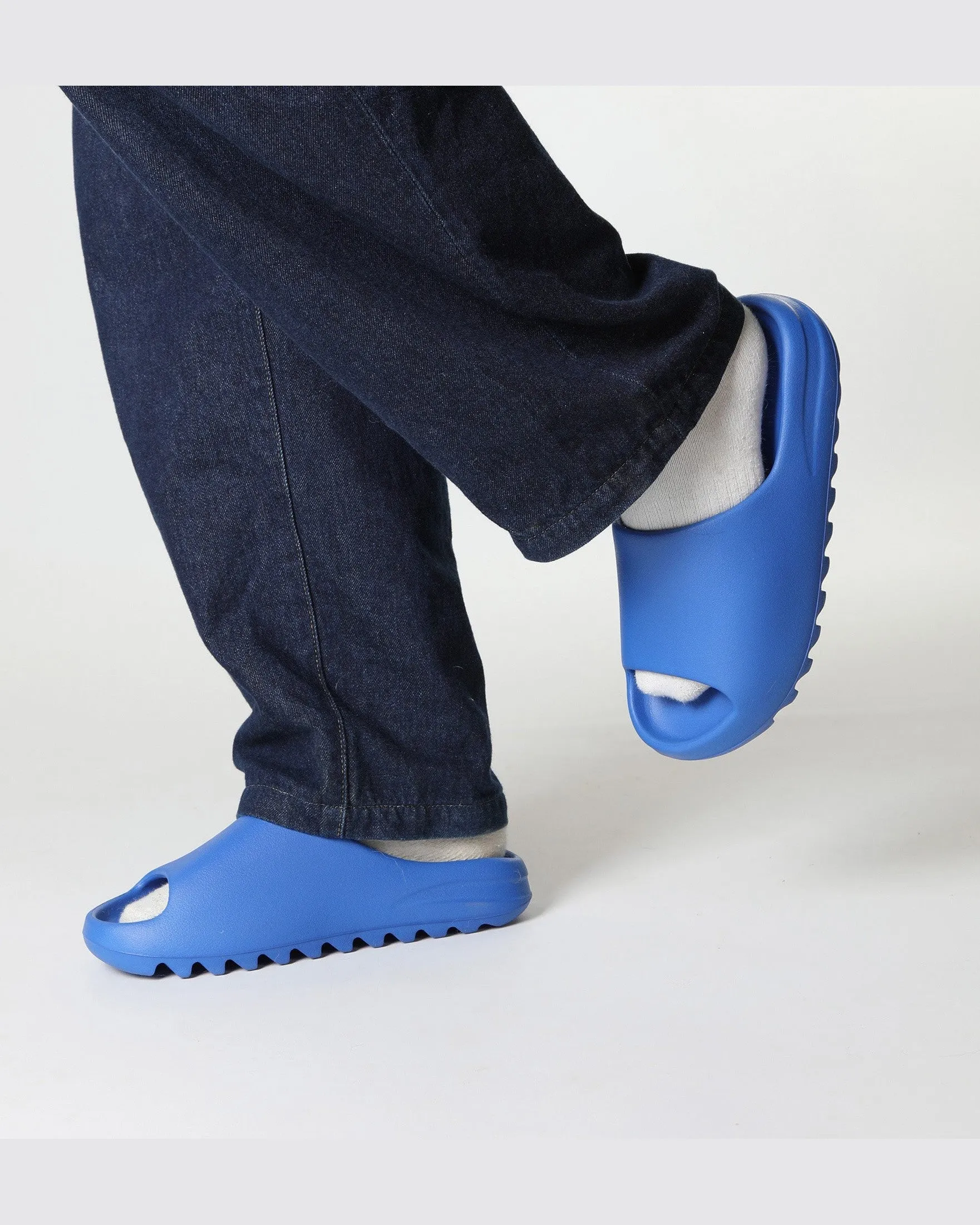 Water - resistant coating finish Yeezy Slide Azure