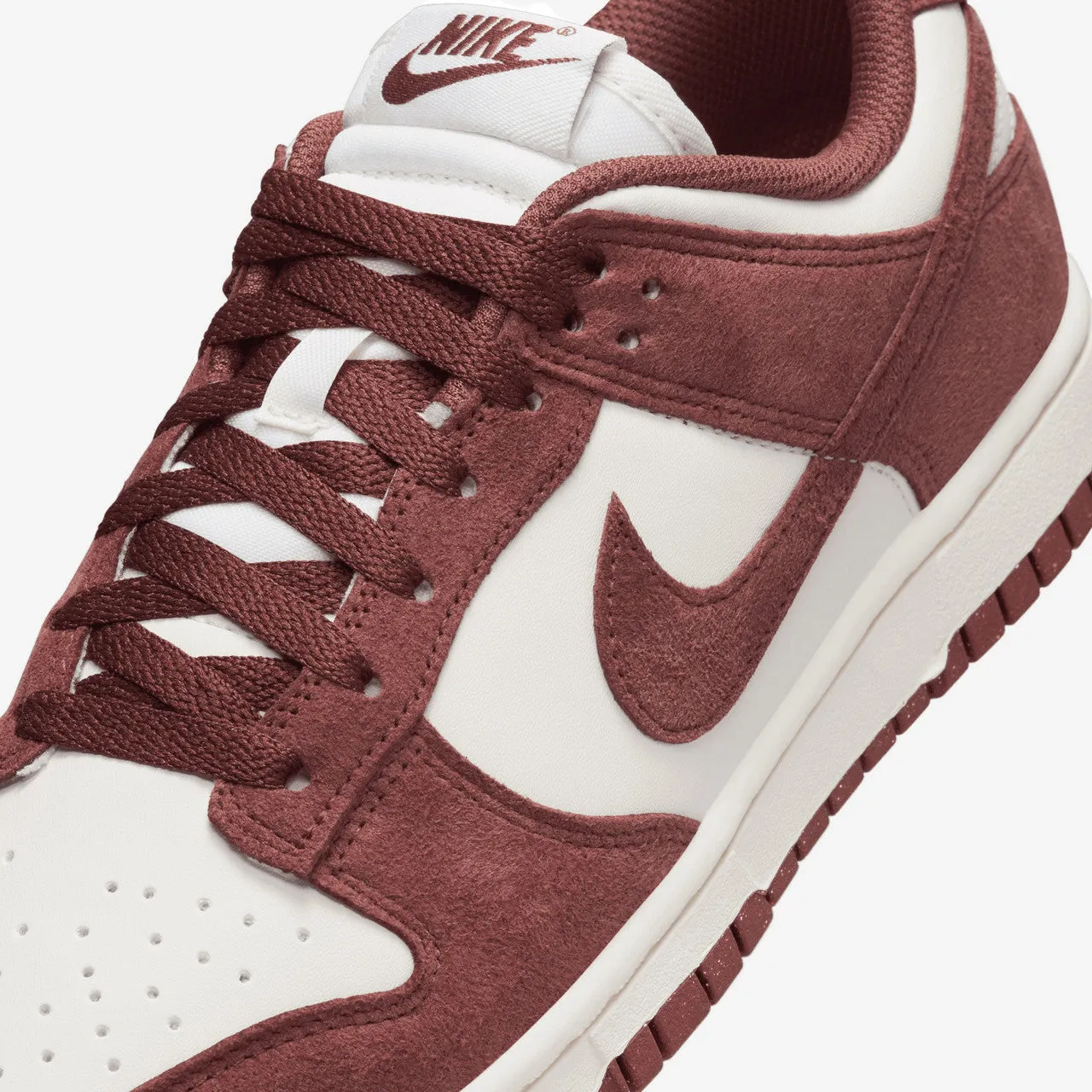 Wmns Dunk Low Flexible Sole Tech