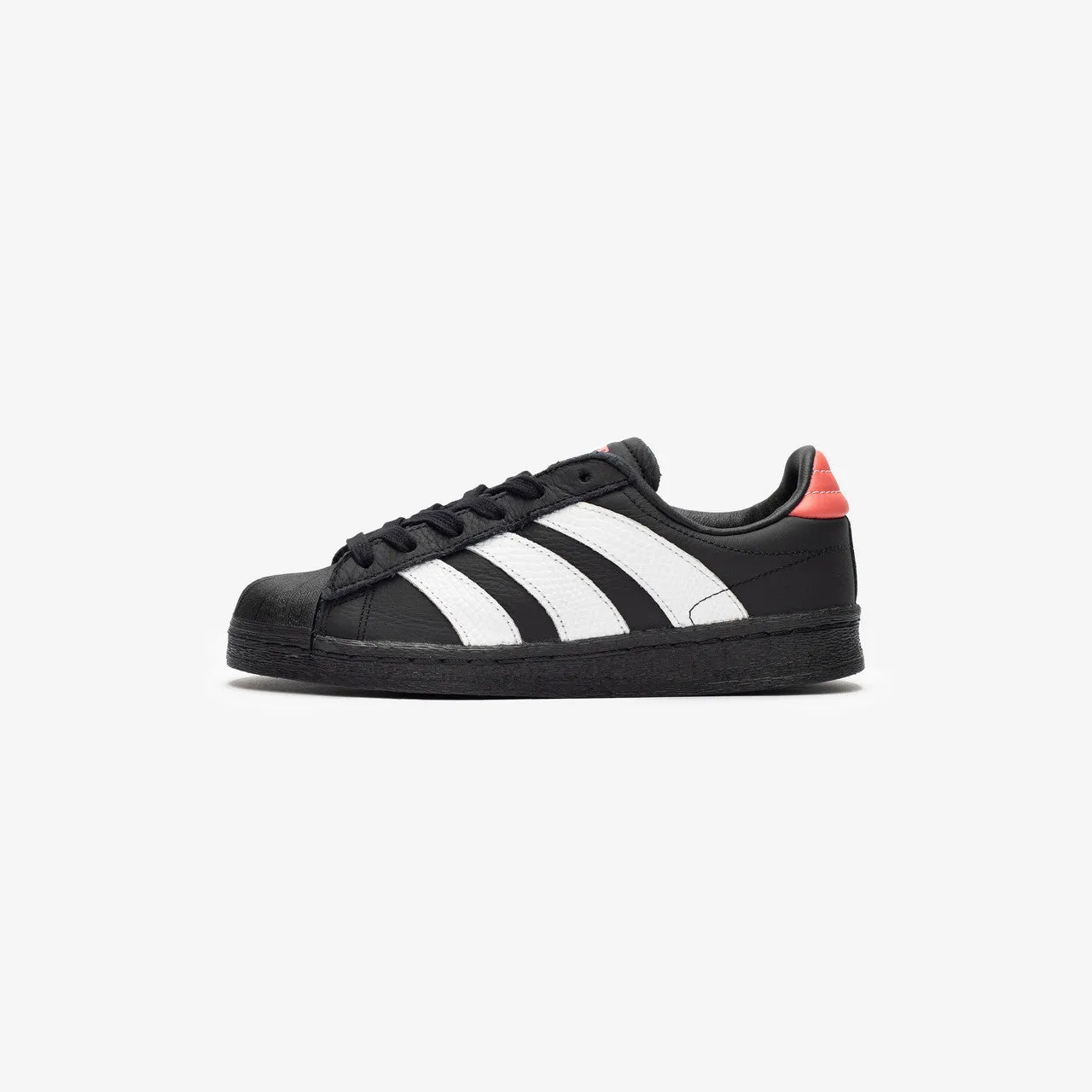 Wmns Superstar Trendy twist